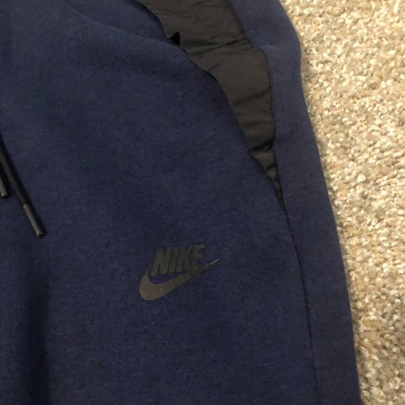 Nike tech fleece cropped sweatpants womens small - Picture 2 of 3